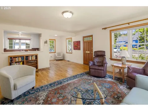 2476 Emerald Street Eugene OR 97403