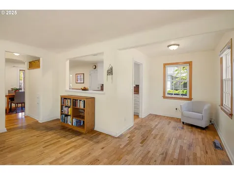 2476 Emerald Street Eugene OR 97403