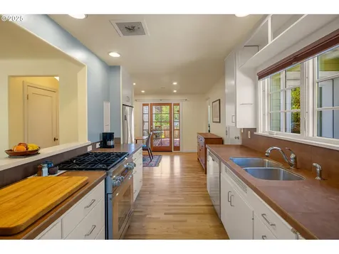 2476 Emerald Street Eugene OR 97403