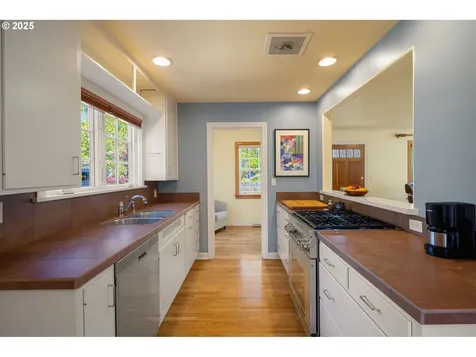 2476 Emerald Street Eugene OR 97403