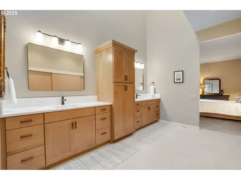 7240 SW Lake Bluff Court Wilsonville OR 97070