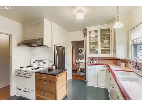 2033 SE 22nd Avenue Portland OR 97214