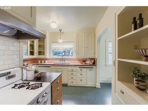 2033 SE 22nd Avenue Portland OR 97214