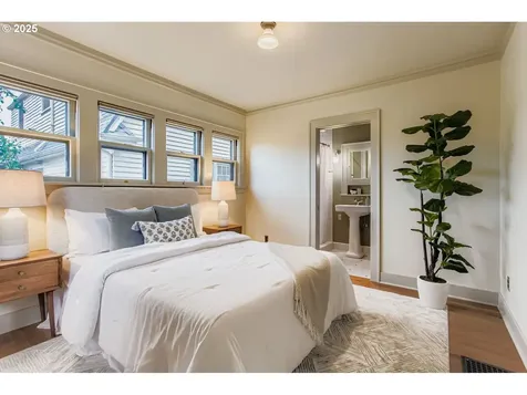 2033 SE 22nd Avenue Portland OR 97214