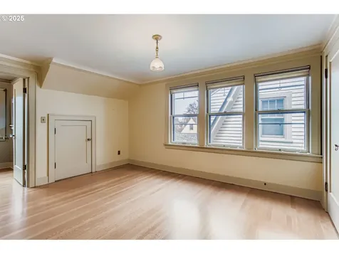 2033 SE 22nd Avenue Portland OR 97214