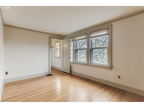 2033 SE 22nd Avenue Portland OR 97214