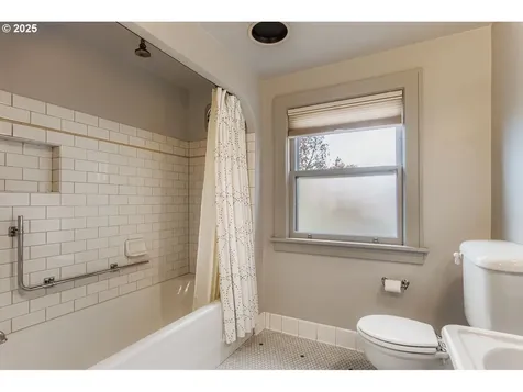 2033 SE 22nd Avenue Portland OR 97214