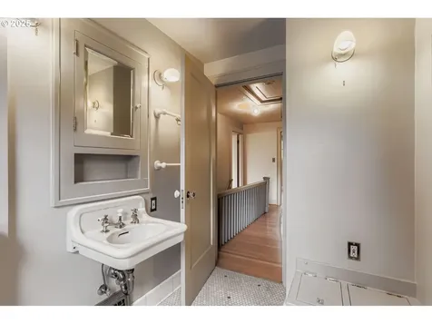 2033 SE 22nd Avenue Portland OR 97214