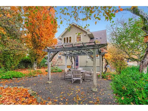 2033 SE 22nd Avenue Portland OR 97214