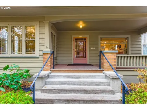2033 SE 22nd Avenue Portland OR 97214