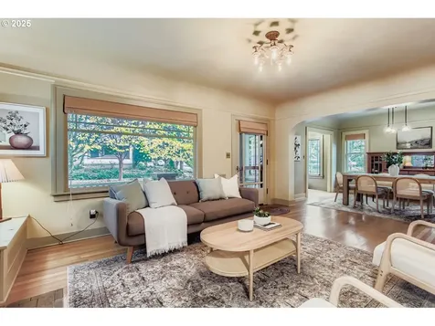 2033 SE 22nd Avenue Portland OR 97214