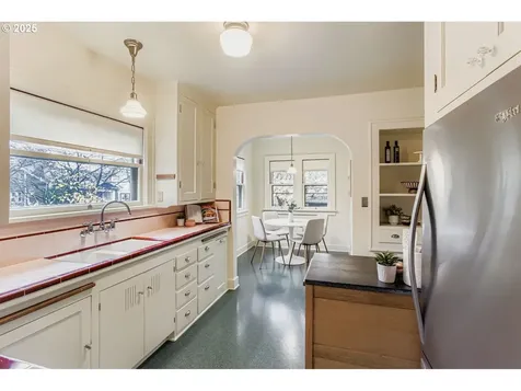 2033 SE 22nd Avenue Portland OR 97214