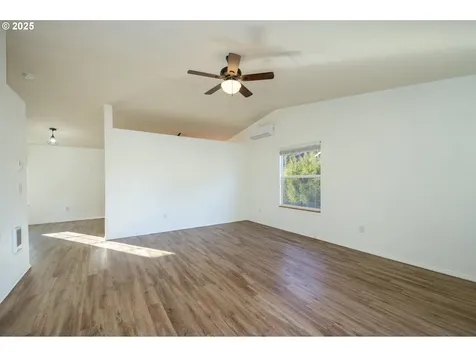 130 SW West Hills Drive Mcminnville OR 97128