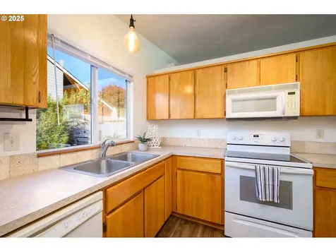 130 SW West Hills Drive Mcminnville OR 97128