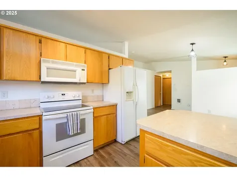130 SW West Hills Drive Mcminnville OR 97128
