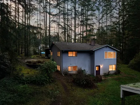27783 SW Strawberry Hill Drive Hillsboro OR 97123