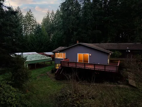 27783 SW Strawberry Hill Drive Hillsboro OR 97123