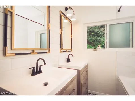 8510 SW Cedarcrest Street Portland OR 97223
