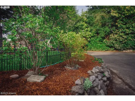 8510 SW Cedarcrest Street Portland OR 97223