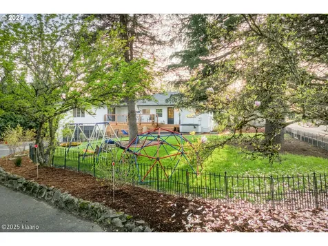 8510 SW Cedarcrest Street Portland OR 97223