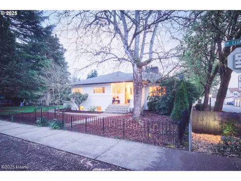 8510 SW Cedarcrest Street Portland OR 97223