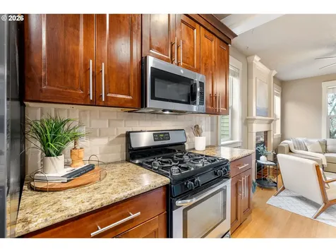 913 Falcon Court Hood River OR 97031