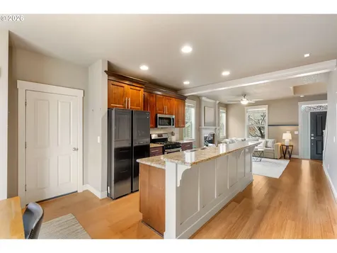 913 Falcon Court Hood River OR 97031