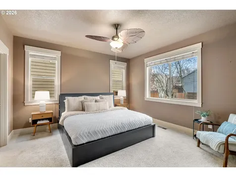 913 Falcon Court Hood River OR 97031