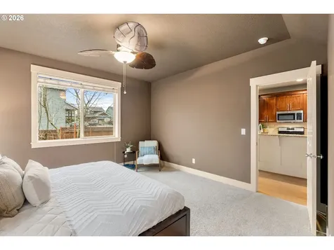 913 Falcon Court Hood River OR 97031