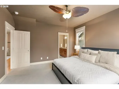 913 Falcon Court Hood River OR 97031