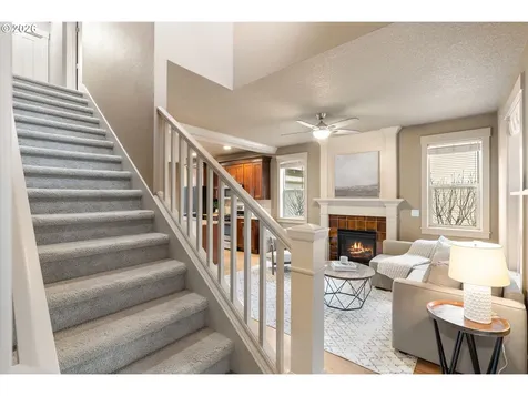 913 Falcon Court Hood River OR 97031