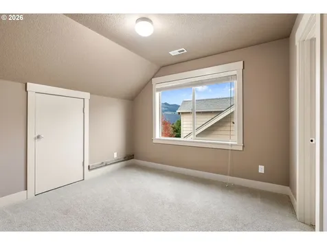 913 Falcon Court Hood River OR 97031