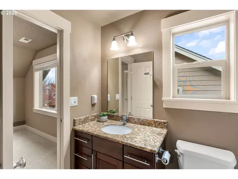 913 Falcon Court Hood River OR 97031