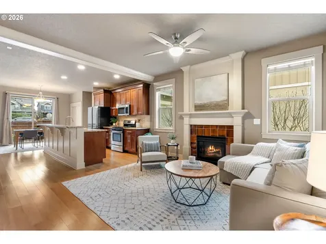 913 Falcon Court Hood River OR 97031