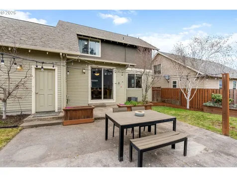 913 Falcon Court Hood River OR 97031