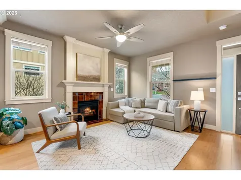 913 Falcon Court Hood River OR 97031