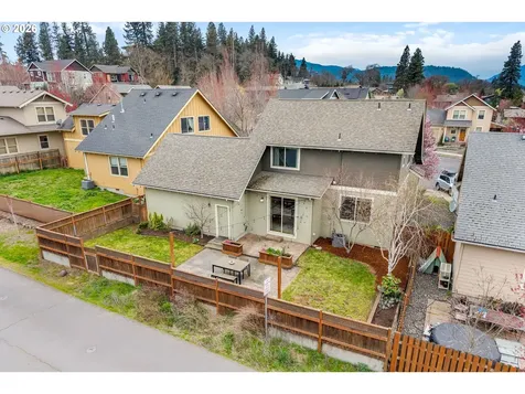913 Falcon Court Hood River OR 97031