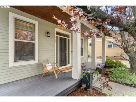 913 Falcon Court Hood River OR 97031
