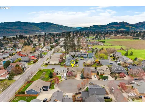 913 Falcon Court Hood River OR 97031
