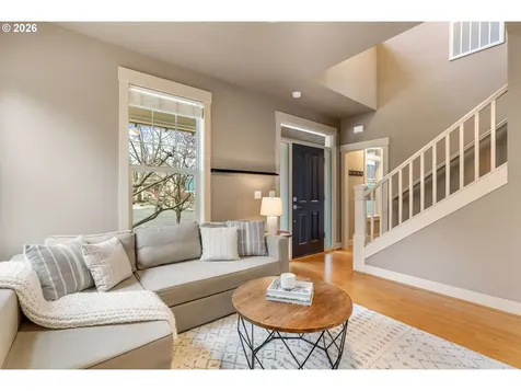 913 Falcon Court Hood River OR 97031