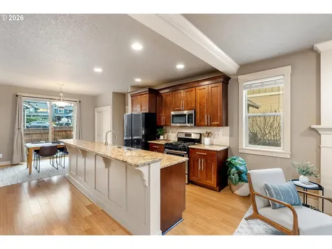 913 Falcon Court Hood River OR 97031