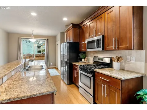 913 Falcon Court Hood River OR 97031