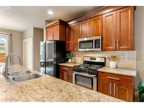 913 Falcon Court Hood River OR 97031