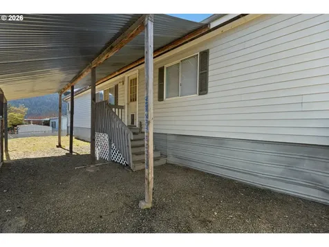 771 SE Hall Street Winston OR 97496