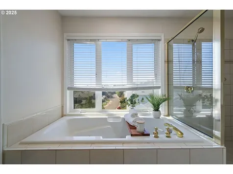 13825 Melrose Place Lake Oswego OR 97035