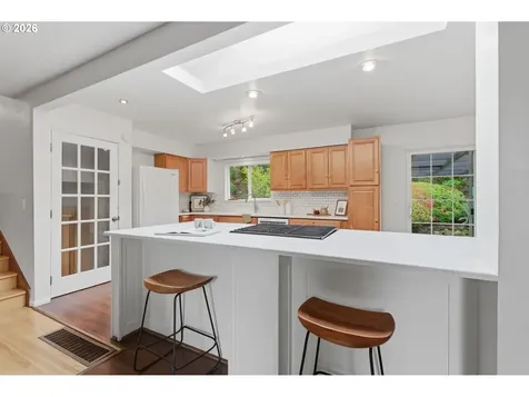 1212 SW Chestnut Drive Portland OR 97219