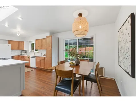 1212 SW Chestnut Drive Portland OR 97219