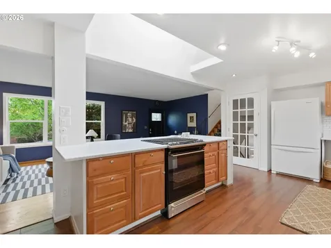 1212 SW Chestnut Drive Portland OR 97219