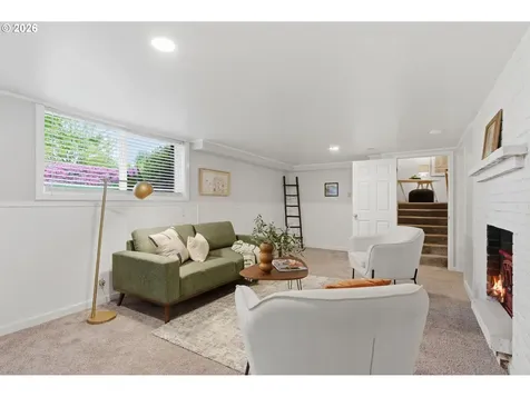 1212 SW Chestnut Drive Portland OR 97219