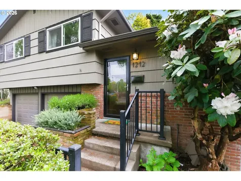 1212 SW Chestnut Drive Portland OR 97219